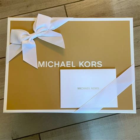 packaging michael kors gift wrap